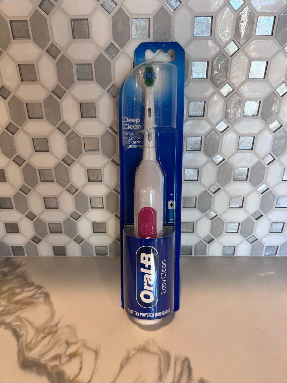 Oral-B Toothbrush Easy Clean White & Pink Battery Powered